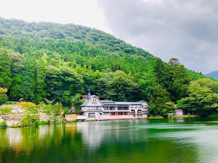 kinrinko-is-a-small-lake-visit-oita